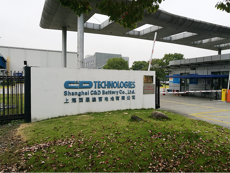 蓄電池廠控制金屬灰塵，可選用水幕型風(fēng)淋室