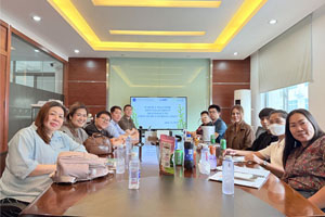 泰國經(jīng)銷商合作伙伴率團(tuán)隊來易純公司考察